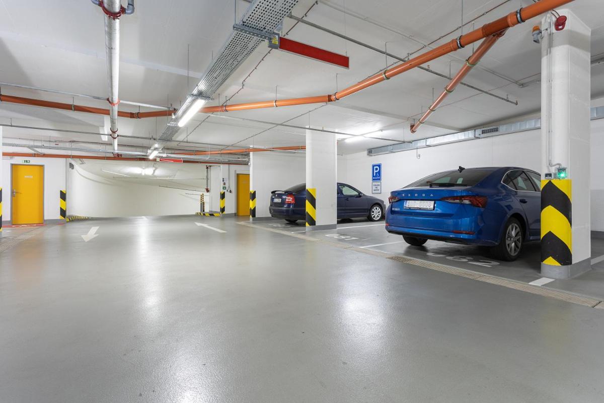 Yellow Apartment With Parking Praga Exterior foto