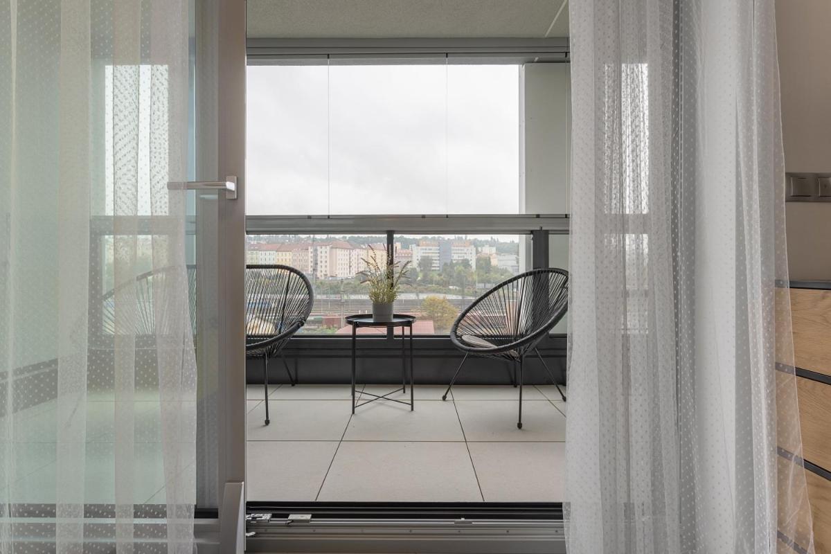 Yellow Apartment With Parking Praga Exterior foto
